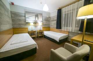 Хостелы Hostel CENTRUM Радом Стандартный двухместный номер с 2 отдельными кроватями-4